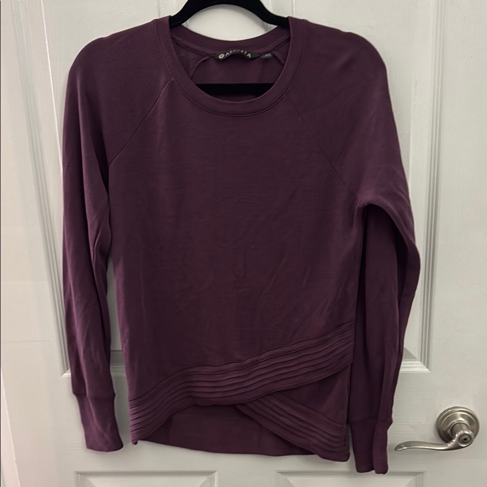 Athleta Oversized Plum Long Sleeve Activewear Top